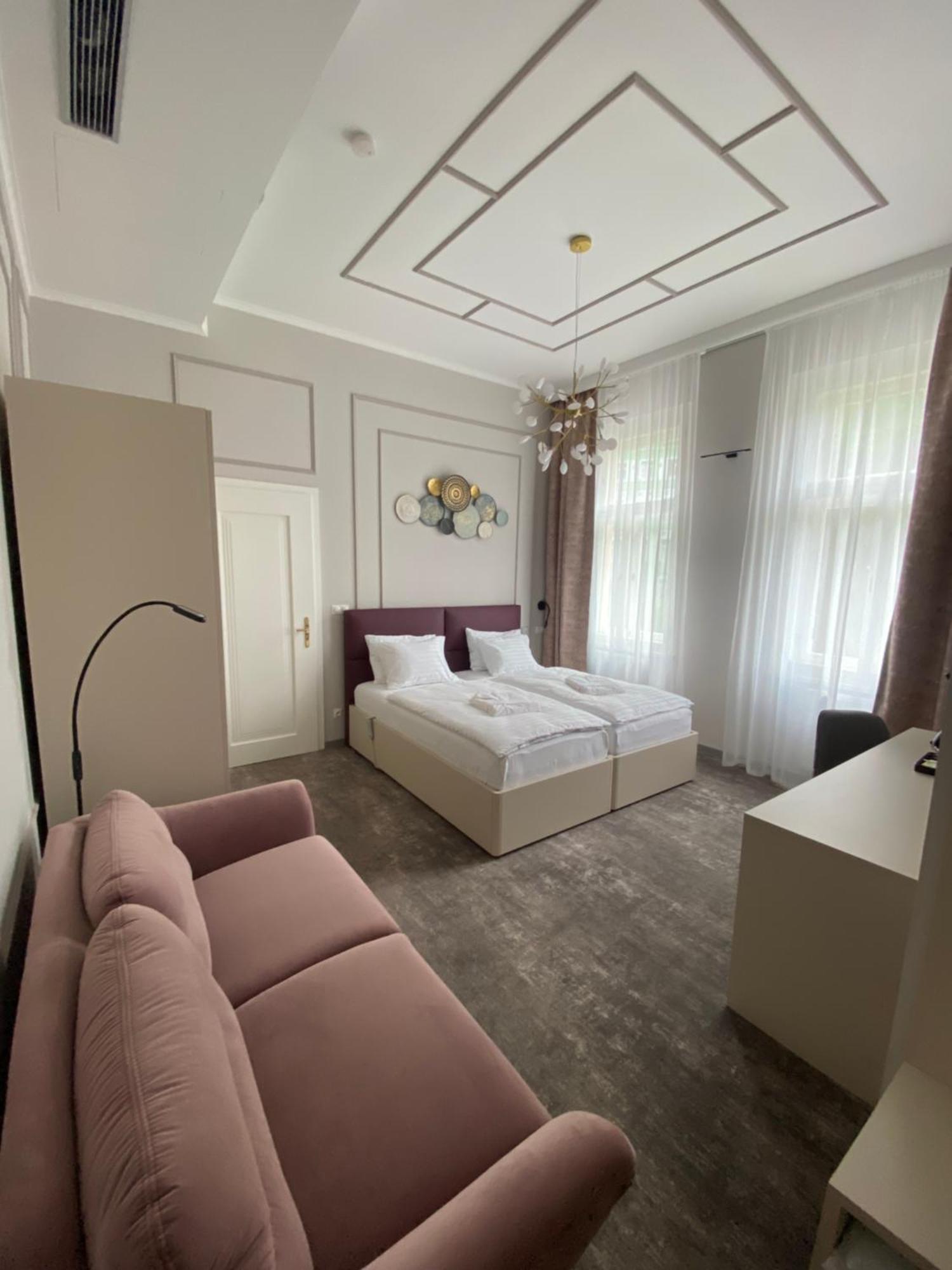 Boutique Hotel Ambiente ****+ Karlsbad Eksteriør billede