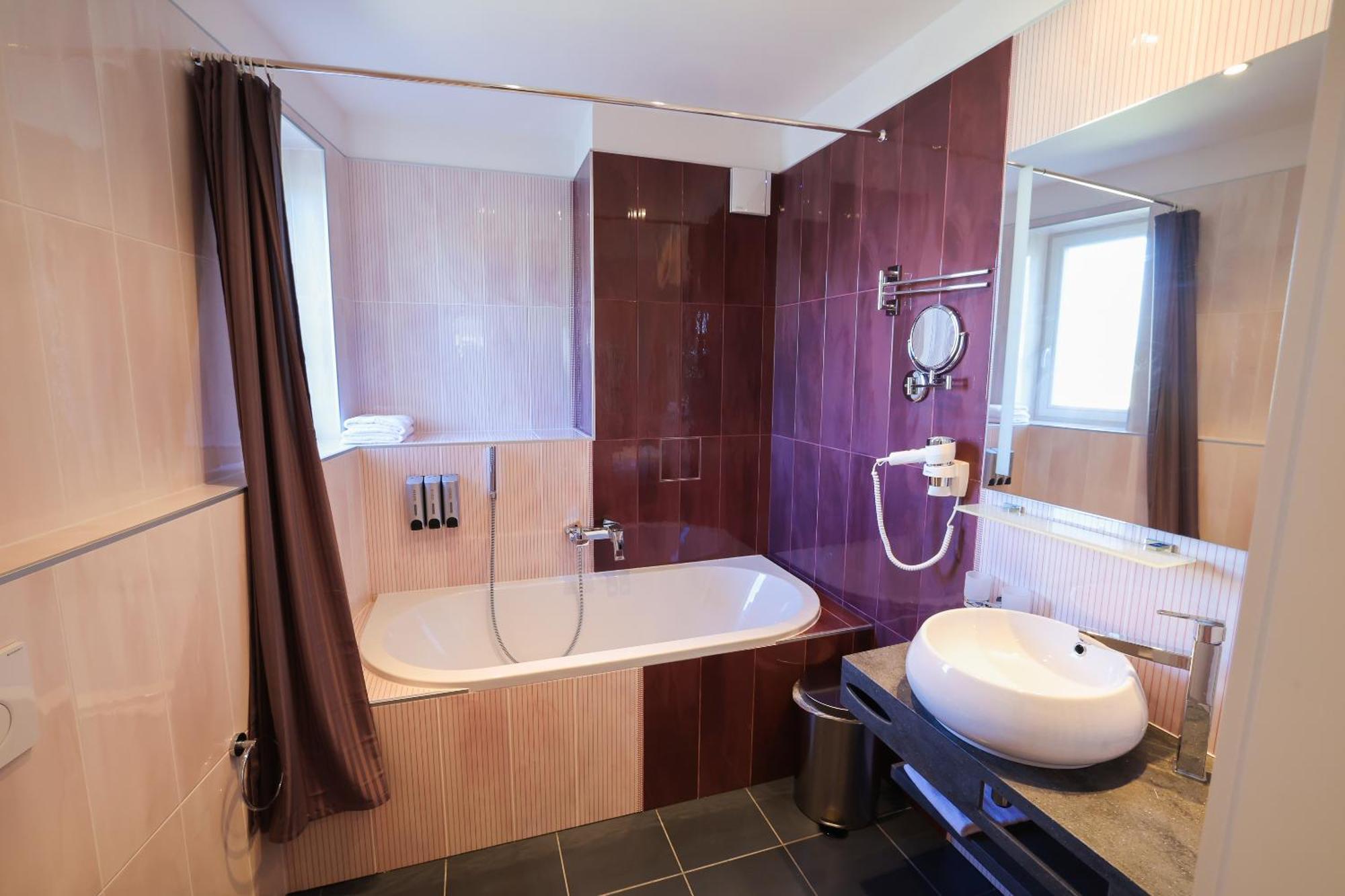 Boutique Hotel Ambiente ****+ Karlsbad Eksteriør billede