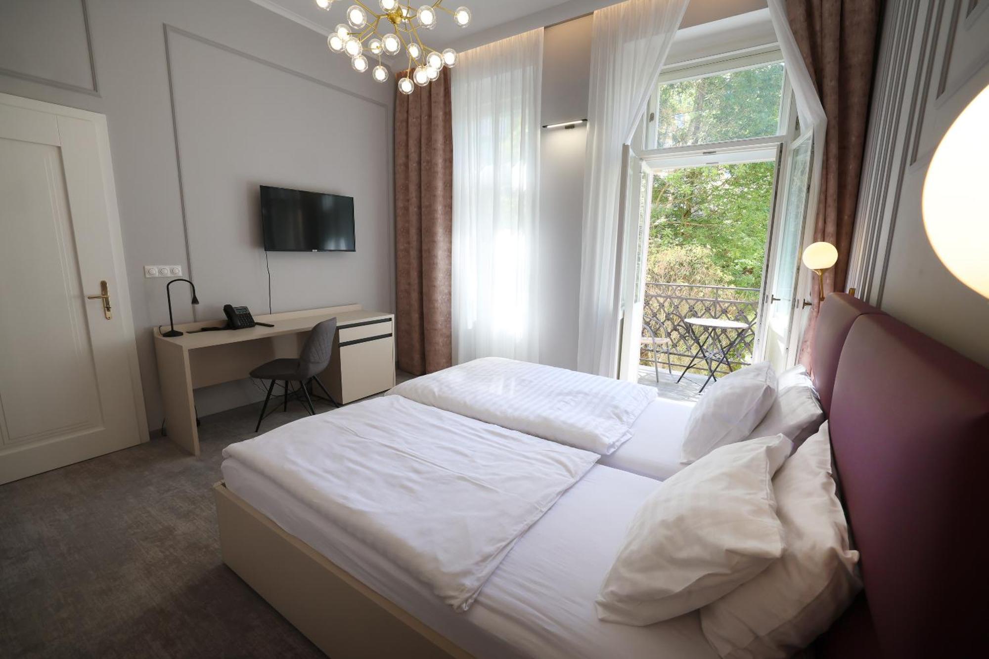 Boutique Hotel Ambiente ****+ Karlsbad Eksteriør billede